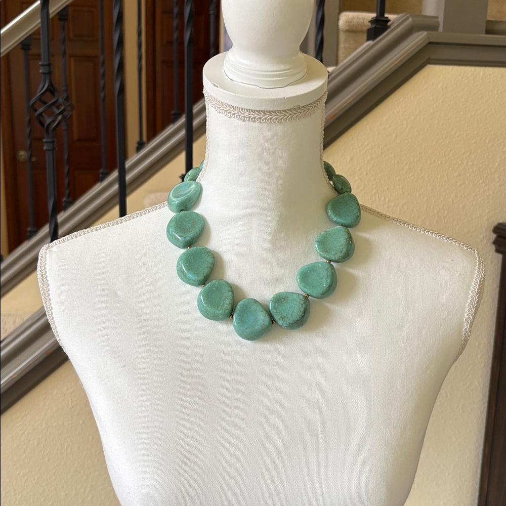 Elegant Turquoise & Gold Toned Necklace